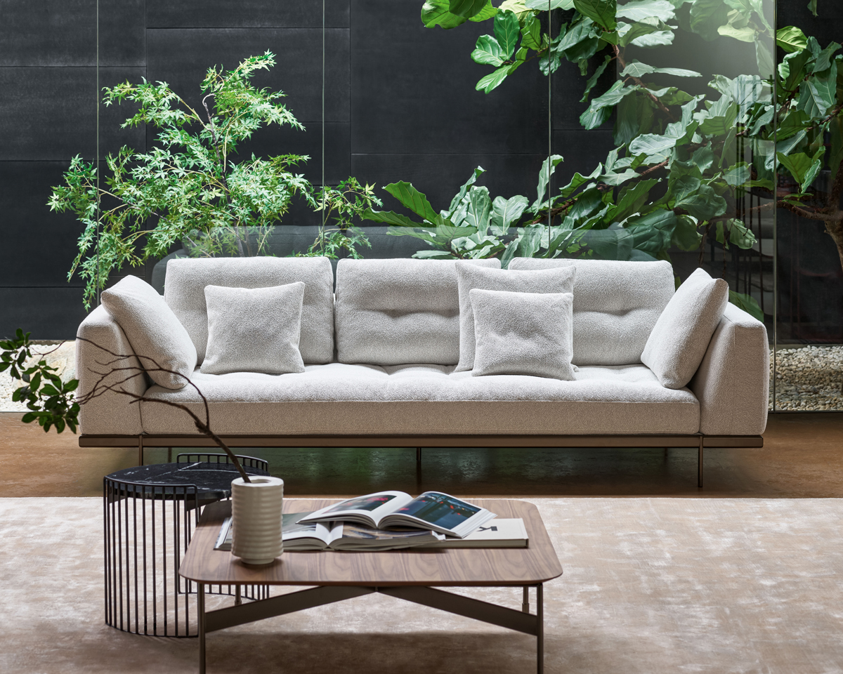 Elegant Maximilian Sofa - Italian Designer & Luxury Furniture at Cassoni