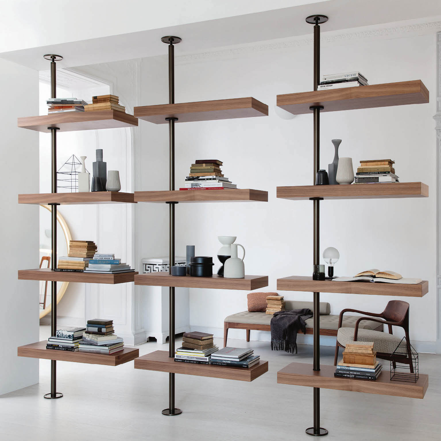 cas-por-domino-expo-bookcase-