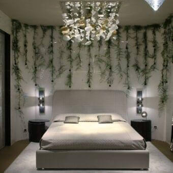 Distinguished Reflex Leaf Suspension lamp with curved etched glass leaves and mirrored glass support illuminated in integrated LEDs