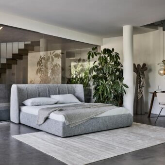 Superior Bonaldo Basket bed with enveloping light gray textile upholstery and anthracite painted wood feet with matte finish