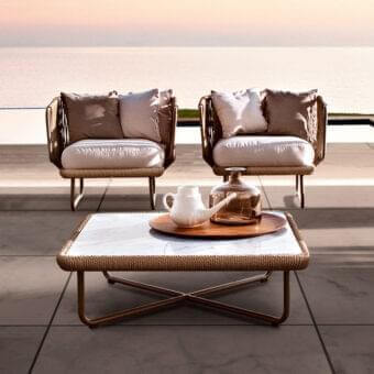 Exceptional Varaschin Babylon lounge chair with hand-woven varnished aluminum and neutral synthetic fiber rope construction