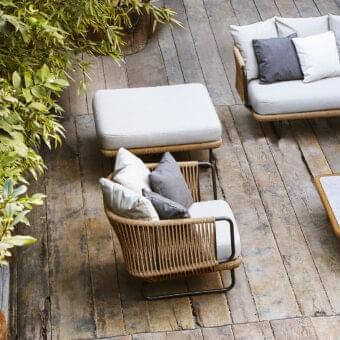 Exceptional Varaschin Babylon ottoman with aluminum frame woven in synthetic fiber rope and plush white cushion