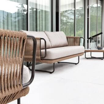 Superior Varaschin Babylon sofa with hand-woven synthetic fiber rope detail and varnished aluminum in light beige and brown hues