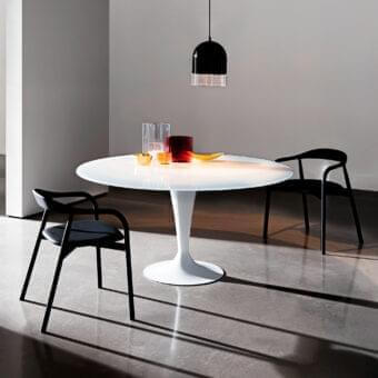 Elegant Sovet Italia Flute round table with glossy white lacquered metal and tempered glass tabletop