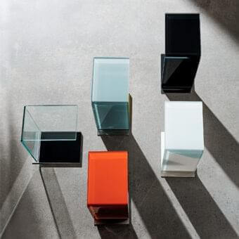 Elegant Sovet Italia Swan side table with bent clear glass and black lacquered base plus matt stainless steel plate