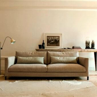 Superior Verzelloni Hampton sofa with neutral beige textile upholstery and burnished cast aluminum bridge feet