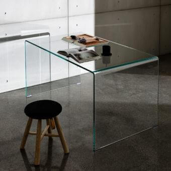 Exceptional Sovet Italia Bridge Order Desk crafted with extra-light bent glass and a glossy transparent surface
