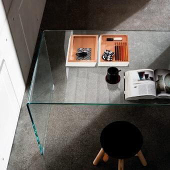 Elegant Sovet Italia Bridge Order Desk with transparent extra-light bent glass surface and seamlessly connected clear glass legs
