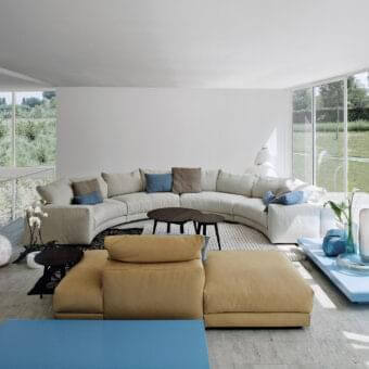 Exceptional Swan Italia Hills sectional with light beige removable textile upholstery and powder-coated metal feet