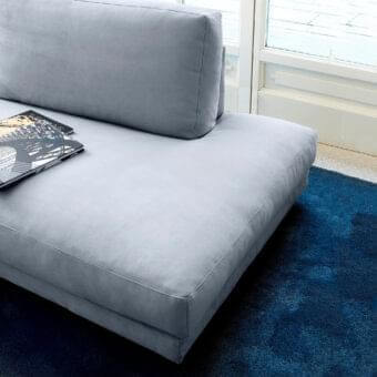Superior Swan Italia host sofa with light gray matte textile upholstery and powder-coated metal feet