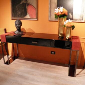 Exclusive OAK Montenapoleone console with glossy black lacquered wood, black nickel base and leather galouchat details
