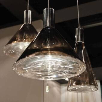 Exceptional Reflex Accademia suspension lamp with hand-blown Murano glass in bronze sputtering finish and gradient coloration