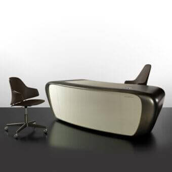 Elegant Reflex Segno desk with curved lacquered wood and Naturale leather accents in beige and brown tones