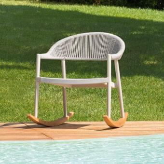 Sophisticated Varaschin Clever rocking lounge chair with gently curved silhouette and natural Iroko wood rockers crafted in powder-coated aluminum with textilene and synthetic cord