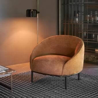 Exceptional Potocco Yoisho lounge chair in textured reddish-brown leather with burnished brass detail and slender dark metal legs
