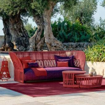 Superior Talenti Cliff Déco sofa crafted with aluminum and nautical synthetic rope in reddish-orange with purple cushions