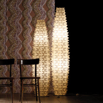 Distinguished Slamp Cactus floor lamp with a crisp white synthetic material and Lentiflex® diffuser creating prismatic reflections