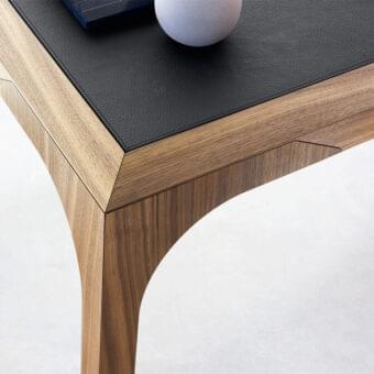 Superior Presotto Relevè desk with Canaletto Walnut wood veneer and sleek black flush-built surface