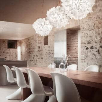 Exceptional Slamp Veli Foliage suspension lamp with clustered forms crafted in smooth white synthetic material and diffused light