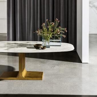 Distinguished Sovet Italia Palace table with lacquered metal base in matte gold and laminated ceramic top displaying a marble-like appearance