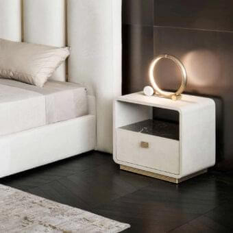 Distinguished Rugiano Club nightstand with light beige leather upholstery and refined marble top in brushed brass metal