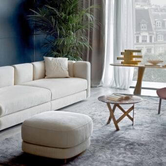 Superior Rugiano Club sofa in off-white textile with refined brushed brass drawn tubes and innovative structure
