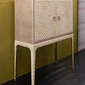 Exceptional Rugiano Ciry cupboard with light beige leather doors and matelassé embroidery in steel metal details
