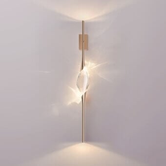 Superior Il Pezzo Mancante wall lamp with clear crystal diffuser and refined brass structure finished in gold