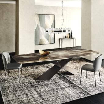 Superior Cattelan Italia Tyron CrystalArt table with bevelled extra-clear glass and dark matte embossed lacquered steel base