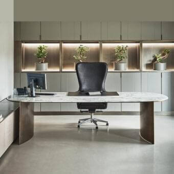 Distinguished Rugiano President desk with a glossy marble-like tabletop in white, gray and brown tones and curved bronze-like legs