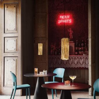 Captivating Slamp Accordéon suspension lamp crafted in Italy with a gold textured cylindrical shade and black wrapped cable