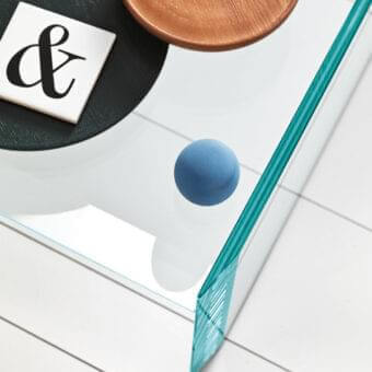 Distinguished Tonelli Design Quiller coffee table crafted in extra clear glass with elegant bevelings and green tinted edges