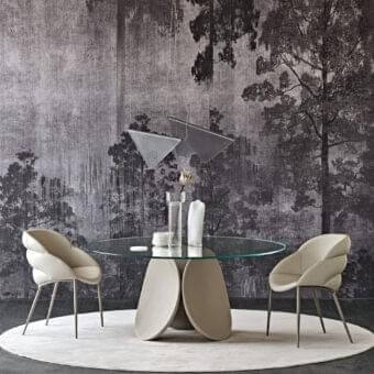 Exceptional Cattelan Italia Maxim table with sculpted cement clay-spatulated base and clear glass top