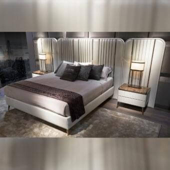 Exceptional DV Home Collection Hollywood bed with creamy white quilted textile upholstery and gold-toned steel accents