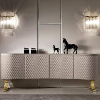 Distinguished DV Home Collection Hermes wall lamp with a shining chrome metal structure and refined natural crystal pendants