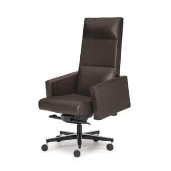 Distinguished 4 Mariani Inca armchair with soft leather upholstery and polished die-cast aluminum swivel base crafted in Italy