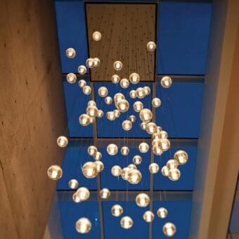 Distinguished Bocci 14 Random suspension lamp with cast glass spheres and dark metal wires creating luminous contemporary illumination