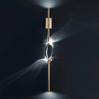 Exceptional Il Pezzo Mancante Il Pezzo 12 wall lamp with a female figure silhouette crafted in polished brass and clearest crystal