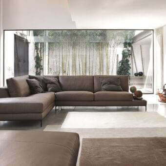 Elegant Ditre Italia Artis sectional with medium brown leather upholstery and “Punto Pettine” stitching detail, resting on subtle metal feet