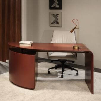 Elegant i4 Mariani Siena desk with reddish-brown lacquered natural wood and a gracefully extended tabletop