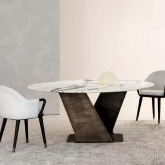 Refined Rugiano Camilla armchair with wengè wood legs and light gray fabric upholstery exhibiting curved lines
