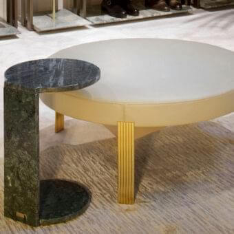 Exceptional Rugiano Paride side table with Guatemala green marble top and light beige upholstered surface built with varnished bronze metal legs