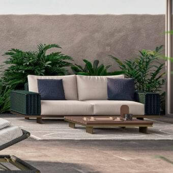 Superior Rugiano Memphis sofa with bronze metal and hand-braided green rope, upholstered in light fabric with navy cushions