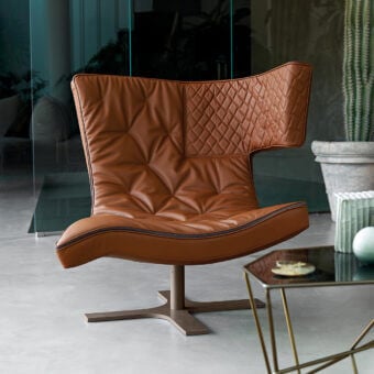 Exceptional Arketipo Roxy lounge chair in tan brown leather with distinctive pinch-quilted detailing and matte bronze metal base