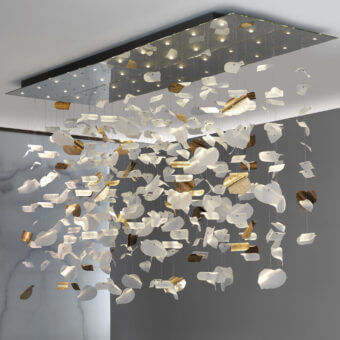 Exceptional Reflex Leaf suspension lamp with curved etched glass leaves and mirrored glass support built with LEDs