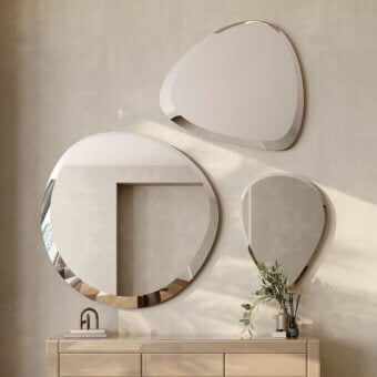 Exceptional Reflex Seventy mirror with irregular shape and beveled edge crafted in extra-clear glass