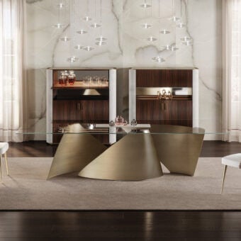 Exceptional Reflex Vele table with rectangular tempered glass and trapezoidal brass pedestals in reflective polish