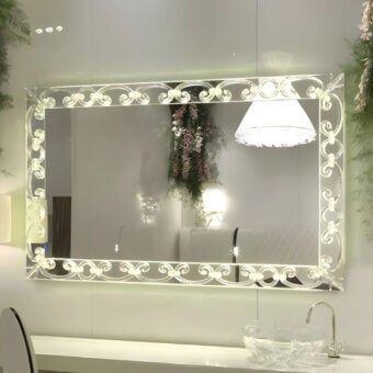 Distinguished Reflex Casanova mirror with extra clear glass encircled by ornate transparent Murano glass elements and integrated LED lighting
