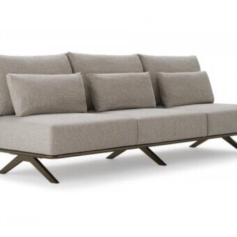 Superior Roberti Rattan Armàn sofa crafted in Italy with light gray woven Oval Trendyrope and dark powder-coated metal frame