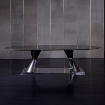 Distinguished Rugiano Rea table crafted with an ebony finish and mirrored bronzed brass pedestal bases